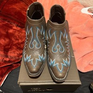 New without tags roper ankle boots